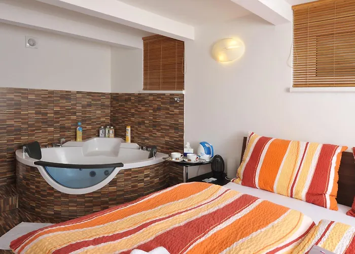 Habitat 16 Отель Прага