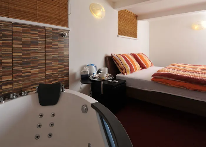 Отель Habitat 16